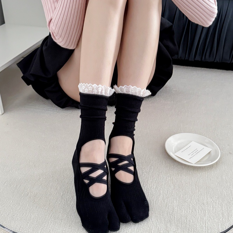 Pilates & Yoga With Harna - Lace Trim Split Toe Yoga Socks